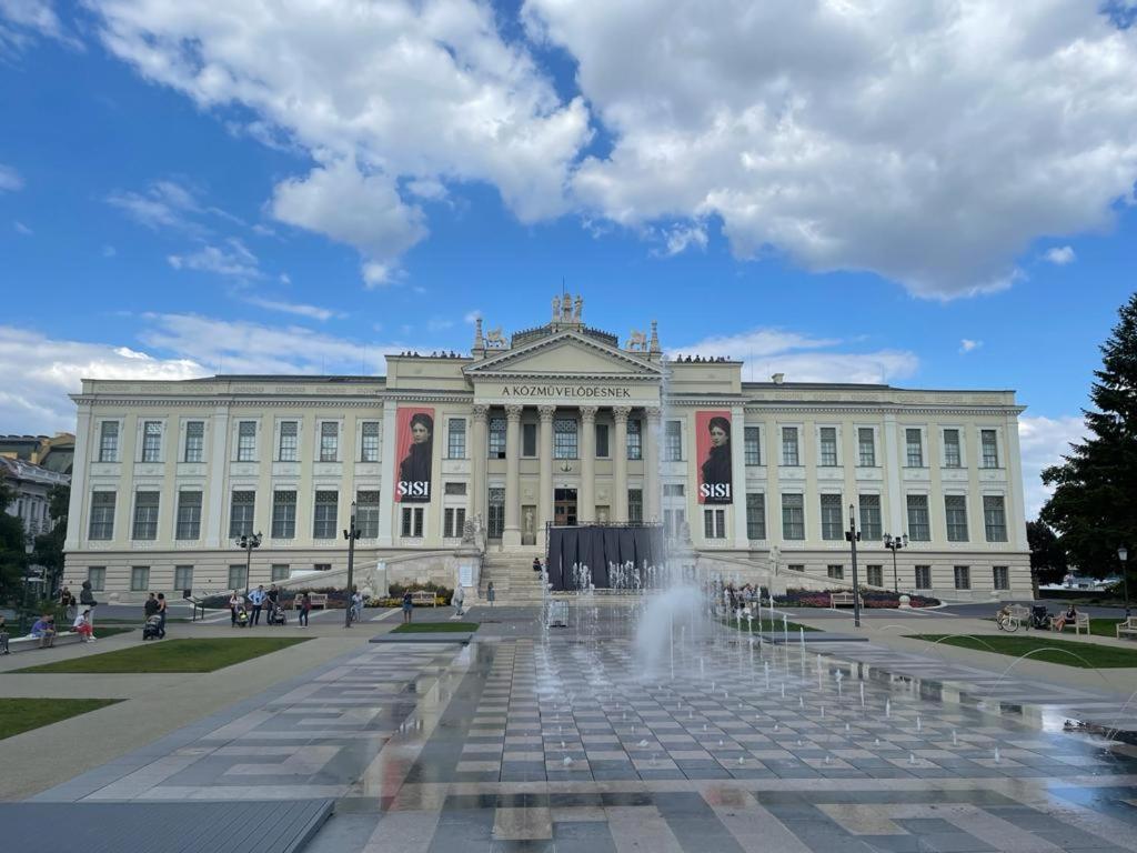 University City Life Bestern Сегед Экстерьер фото