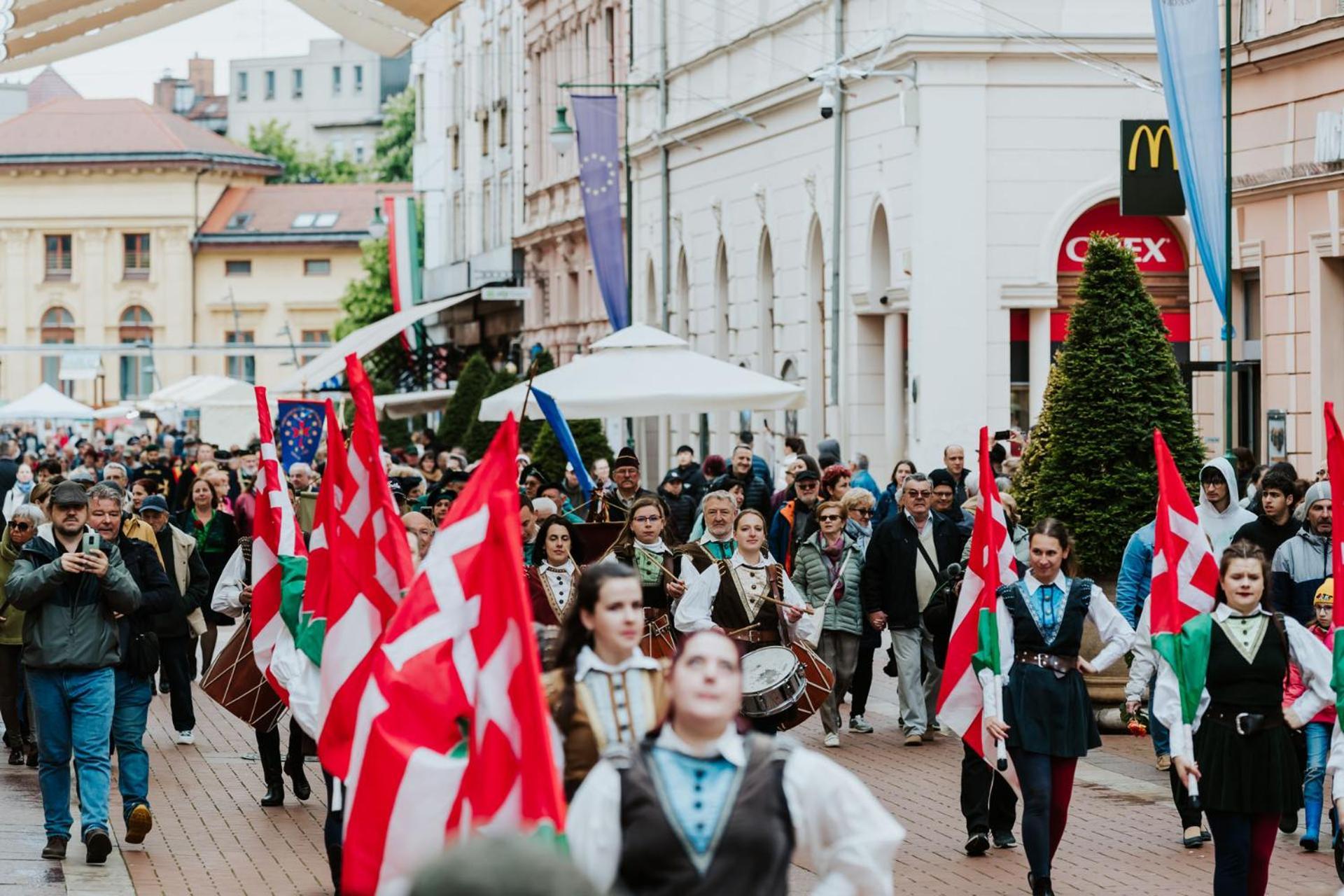 University City Life Bestern Сегед Экстерьер фото